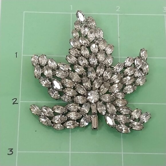 Vintage Rhinestone Maple Leaf Brooch Pin Sparkling Silver-Tone Statement Large - Picture 2 of 6